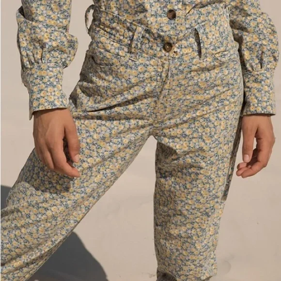 Tach Clothing Womn XS Ditsy Floral High Rise Tapered Crystal Corduroy Ankle Pant - Picture 2 of 14